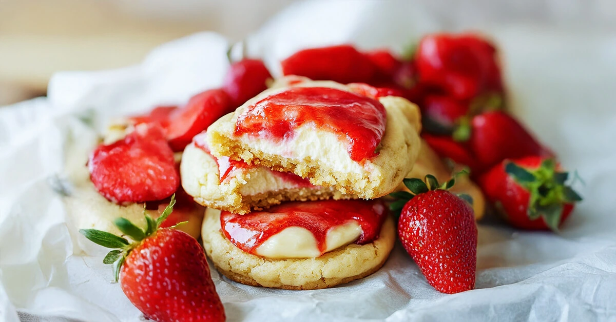 Creamy Strawberry Cheesecake Cookies