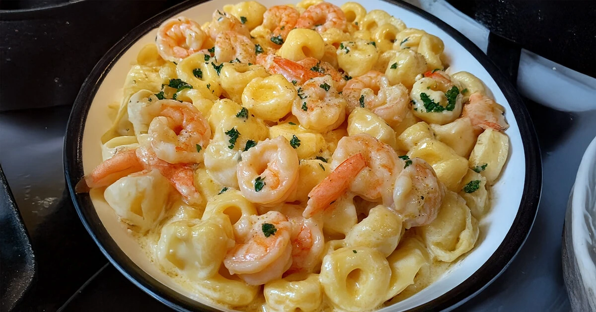 Easy Shrimp Tortellini Alfredo Skillet