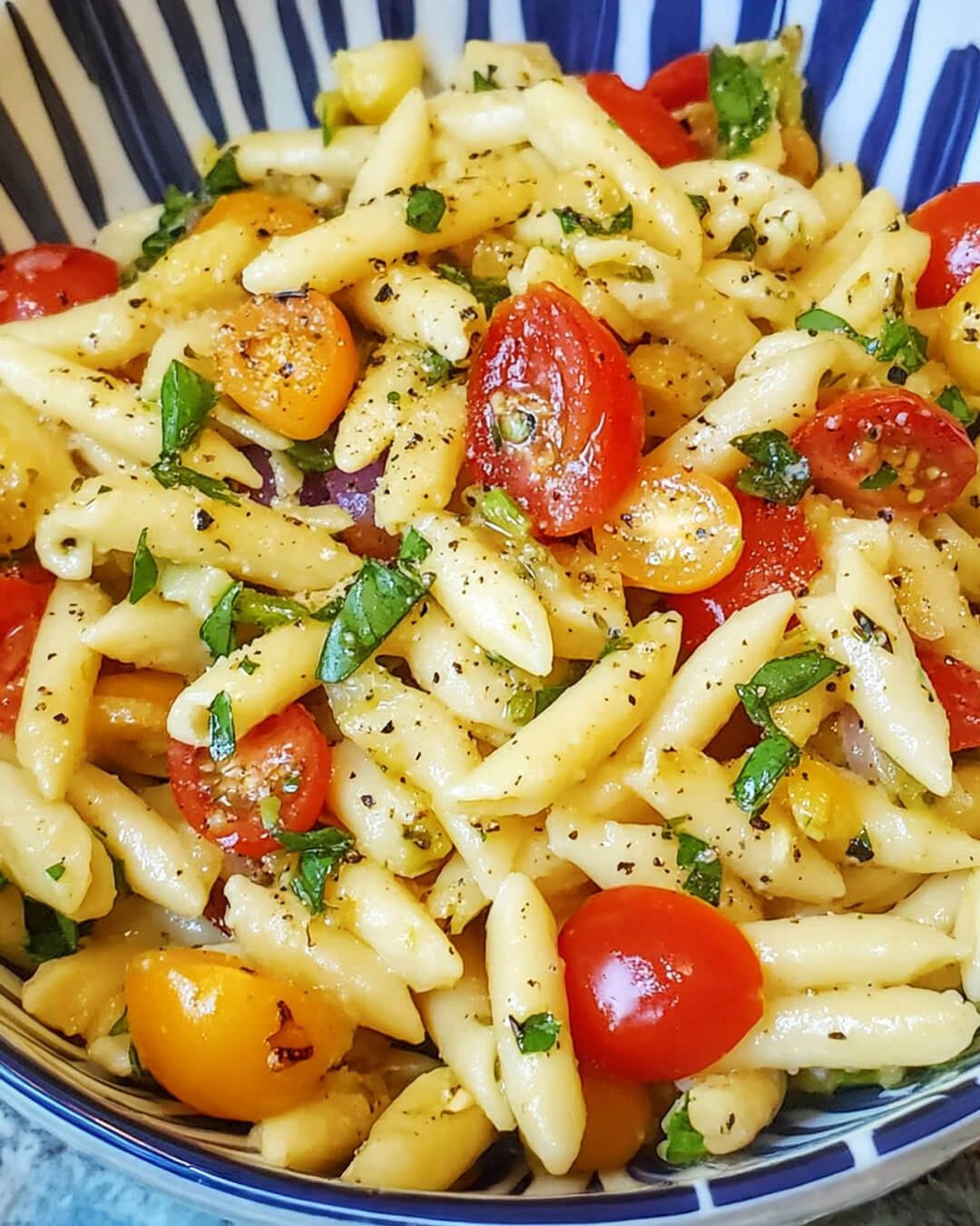Spicy Garlic and Tomato Penne Salad Ingredients You Need for Spicy Garlic Tomato Penne Salad