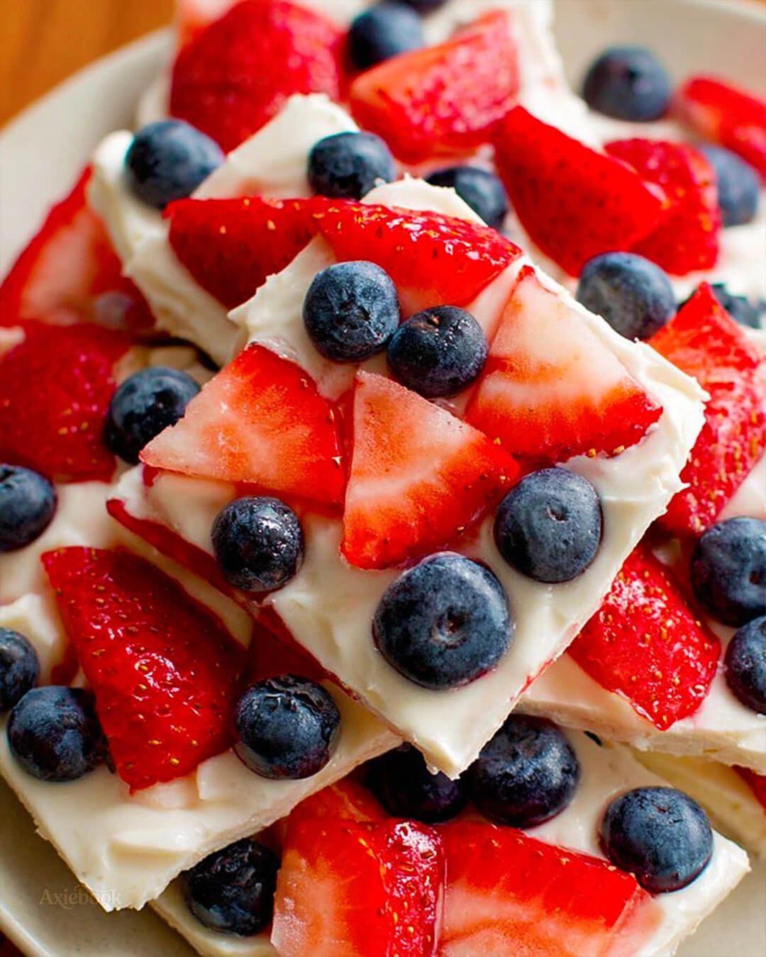 Easy Summer Berries Yogurt Bark Ingredients You Need for Summer Berries Yogurt Bark