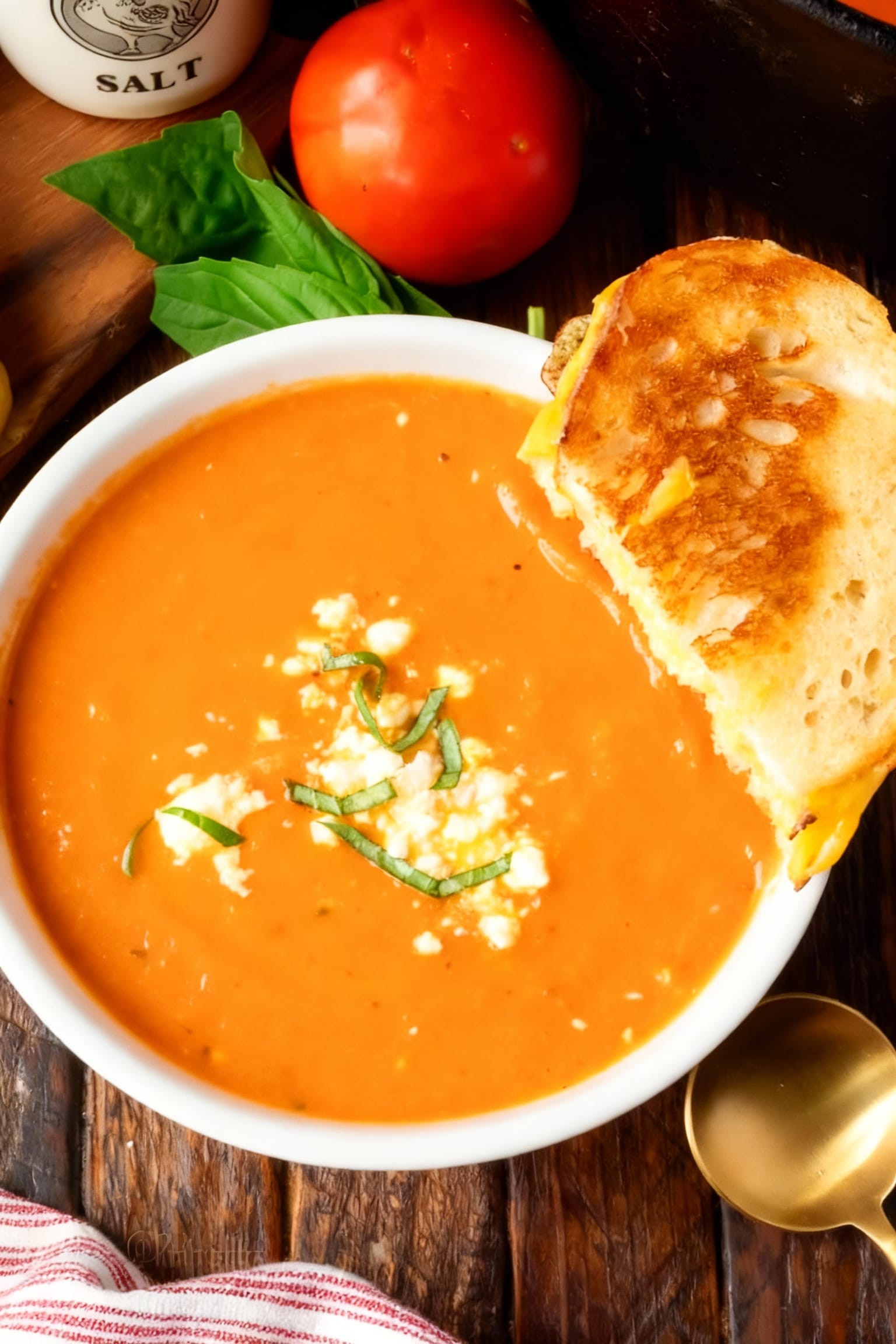 What-makes-this-Roasted-Tomato-Garlic-Soup-a-keeper-for-years-to-come